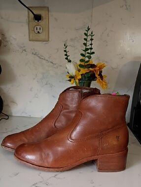 FRYE ANKLE LEATHER BOOTS